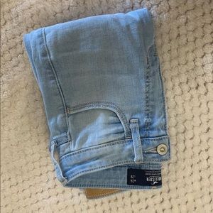 Size 1R skinny light washed Holister jeans